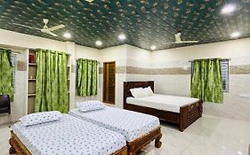 Hotel Rpr Grand